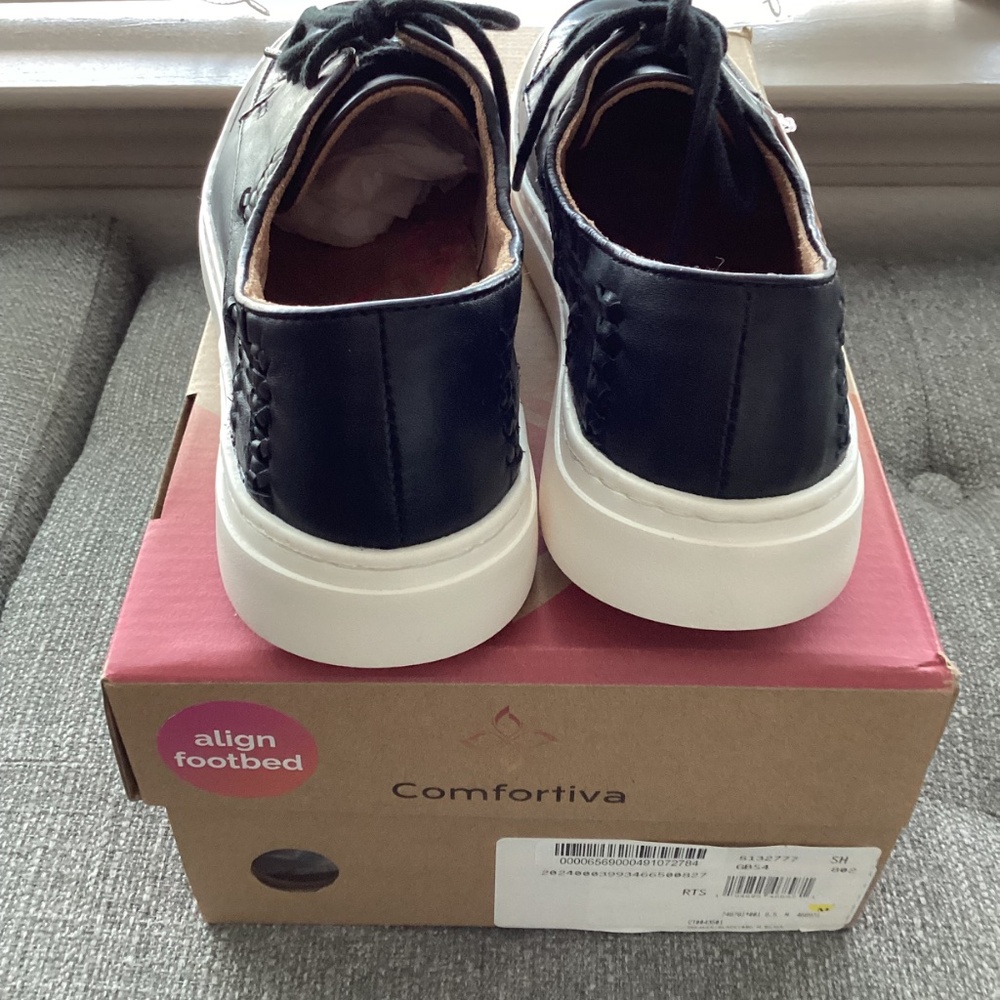 Comfortiva Thayer Apron Toe Sneaker (Women) 8.5M - Picture 9 of 12